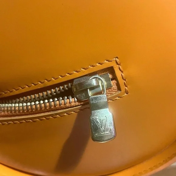 Louis Vuitton Orange Epi Leather Soufflot Bag Authentic. - Picture 5 of 9
